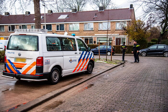 Politie controleert auto en groepje jongeren na vuurwapen melding