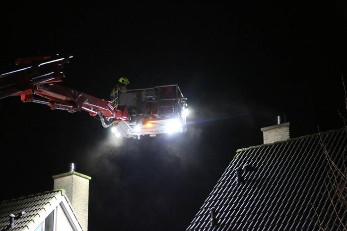 Brand in schoorsteen van woning