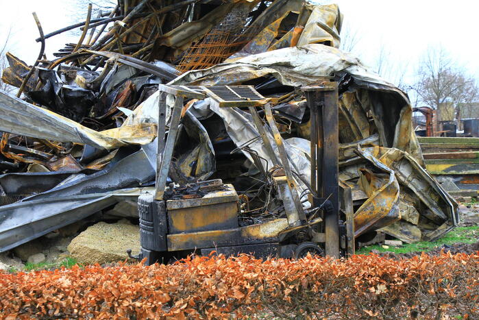 Ravage is enorm na verwoestende brand