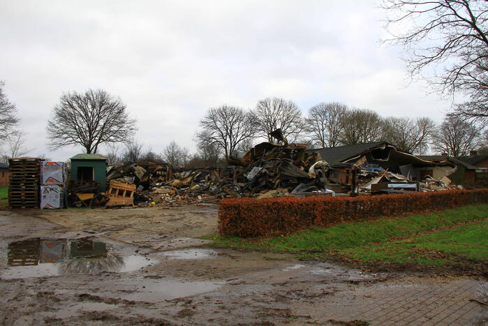 Ravage is enorm na verwoestende brand