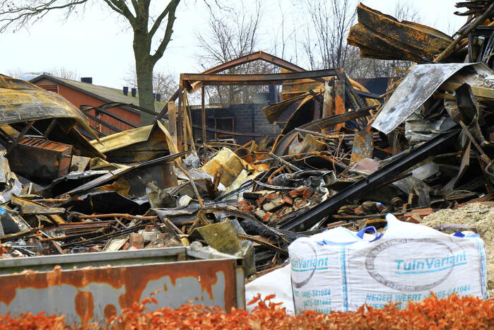 Ravage is enorm na verwoestende brand