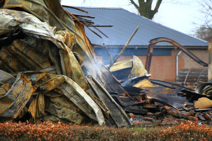 Ravage is enorm na verwoestende brand