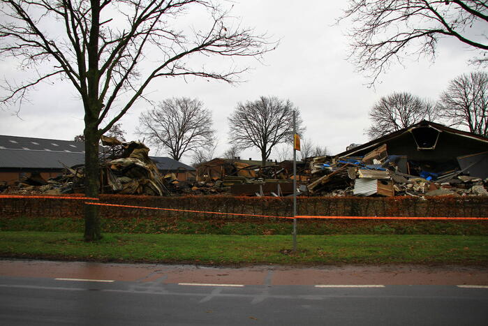 Ravage is enorm na verwoestende brand