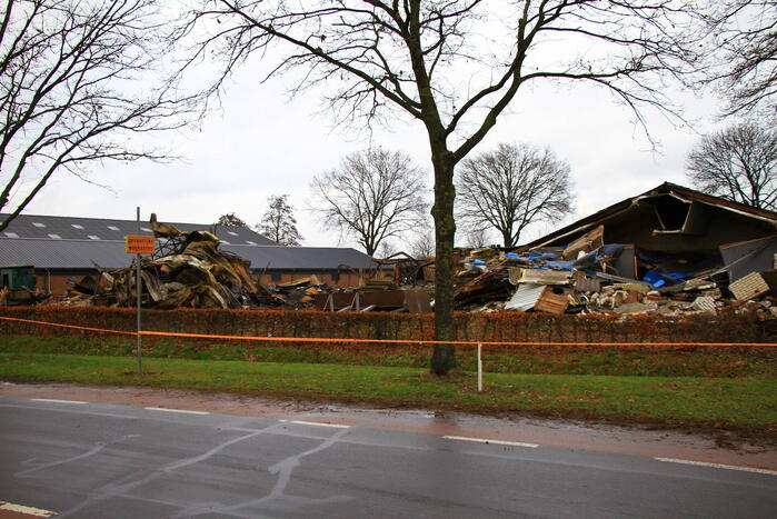 Ravage is enorm na verwoestende brand