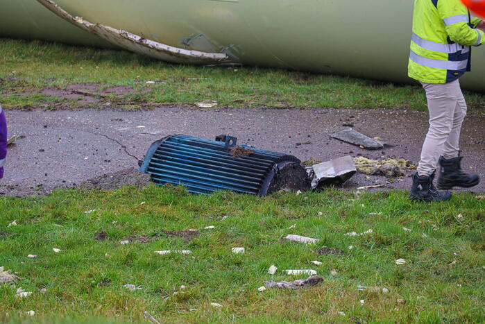 Grote ravage door geknakte windmolen