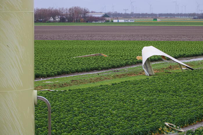 Grote ravage door geknakte windmolen