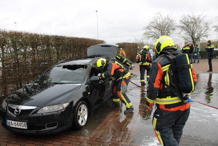 Poolse auto loopt flinke schade op bij brand