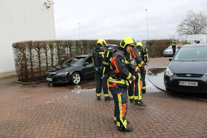 Poolse auto loopt flinke schade op bij brand