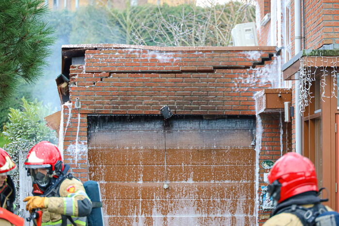 Schuur deels ingestort na brand in Sieradenbuurt
