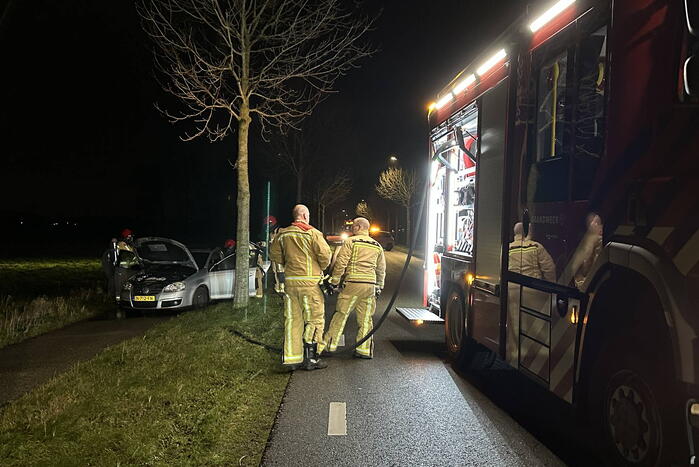 Auto vliegt in brand tijdens rit