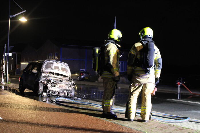 Autobrand mogelijk door vuurwerk
