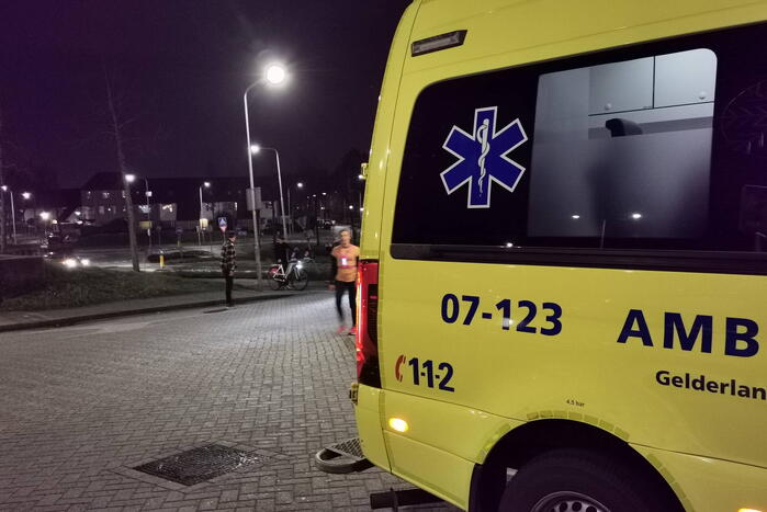 Maaltijdbezorger aangereden door auto