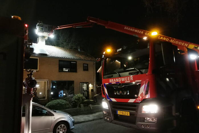 Brandweer heeft schoorsteenbrand snel onder controle
