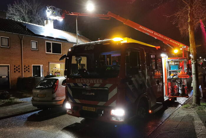Brandweer heeft schoorsteenbrand snel onder controle