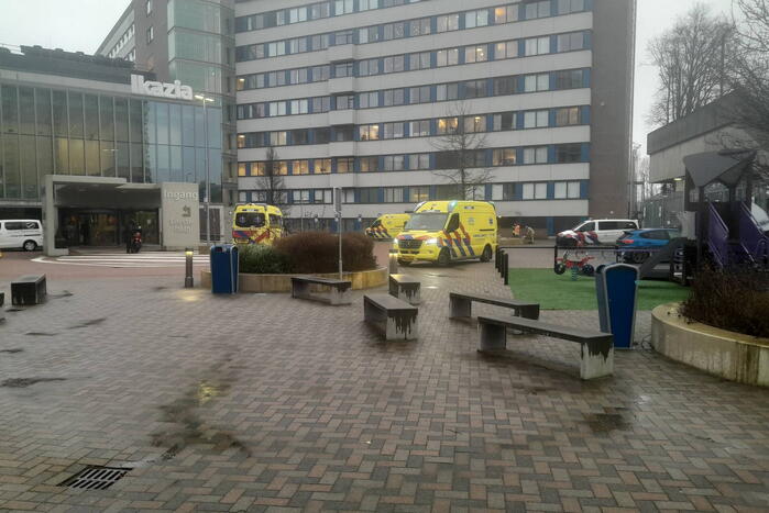 Monteur komt in aanraking met gevaarlijke stof in ziekenhuis