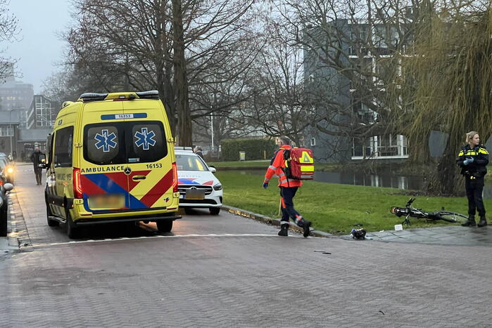 Fietser geschept door personenauto
