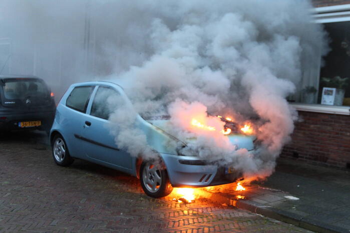Auto brandt uit na blokje om