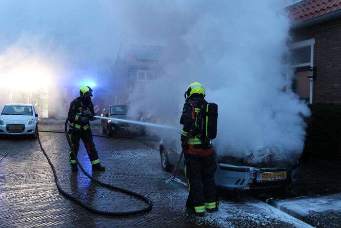 Auto brandt uit na blokje om
