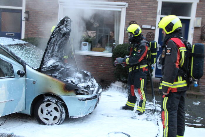 Auto brandt uit na blokje om