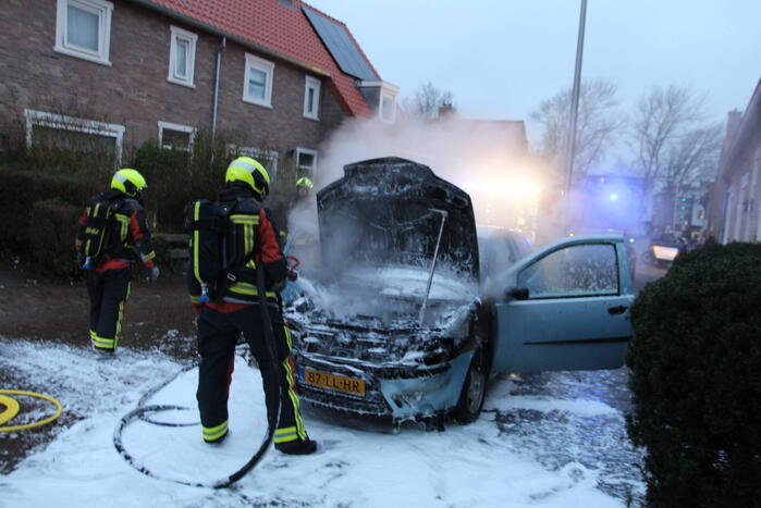 Auto brandt uit na blokje om
