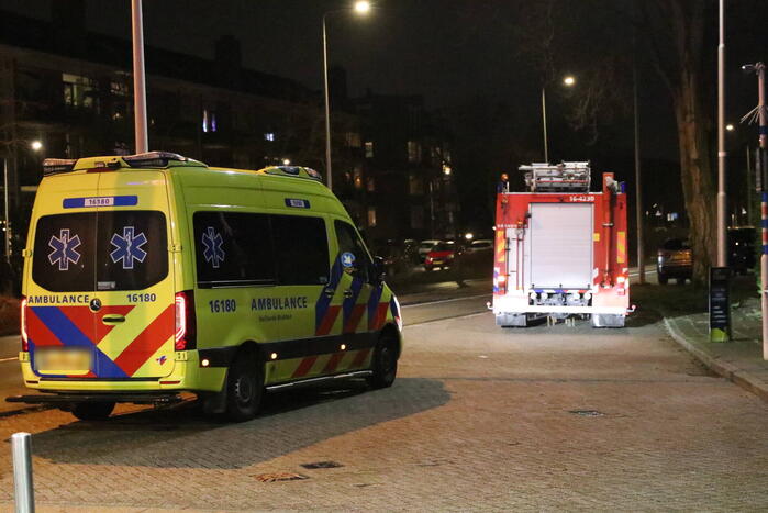 Persoon springt de Rijn in na stopteken politie