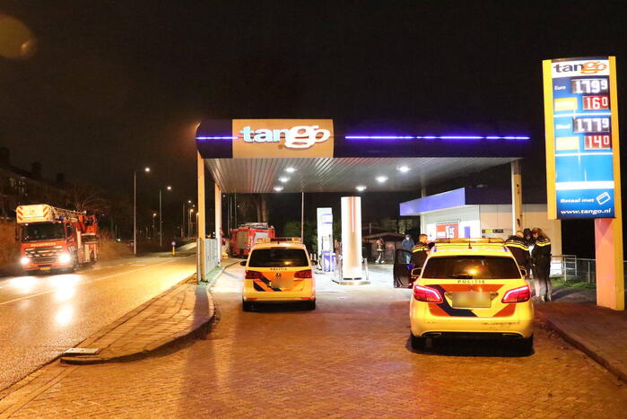 Persoon springt de Rijn in na stopteken politie