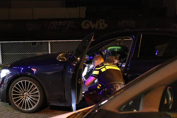 Persoon springt de Rijn in na stopteken politie