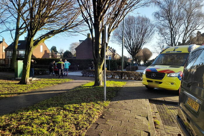 Fietsster gewond bij botsing met personenwagen