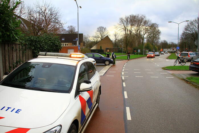 Automobilist botst met fietsster bij oversteken