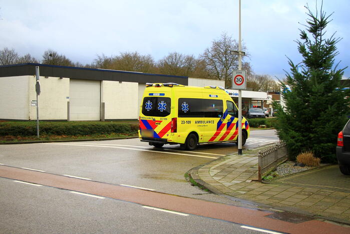 Automobilist botst met fietsster bij oversteken