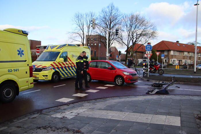 Fietser ernstig gewond bij botsing met auto