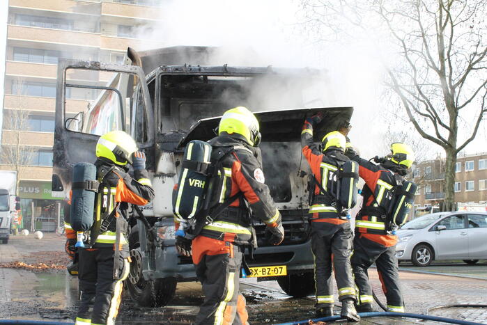 Cabine van vuilniswagen volledig uitgebrand