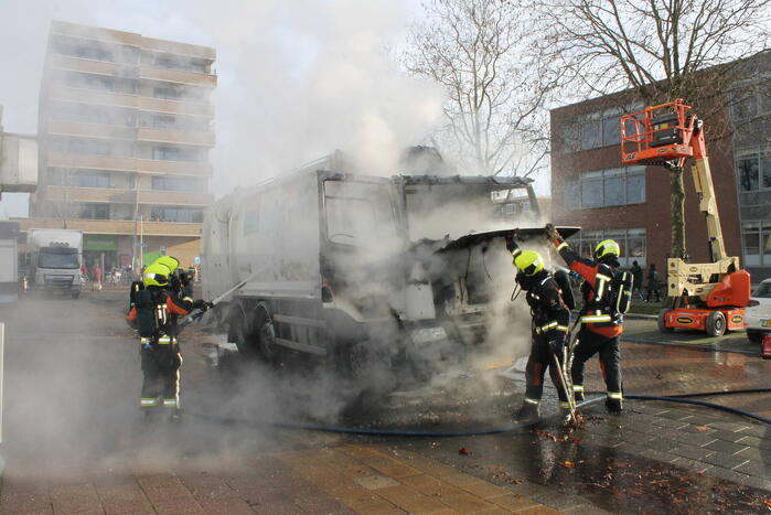 Cabine van vuilniswagen volledig uitgebrand
