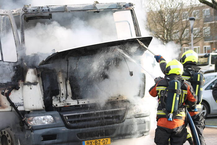 Cabine van vuilniswagen volledig uitgebrand