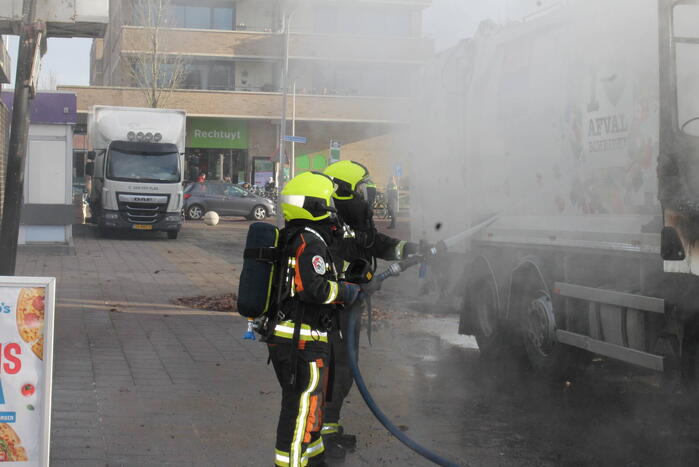 Cabine van vuilniswagen volledig uitgebrand