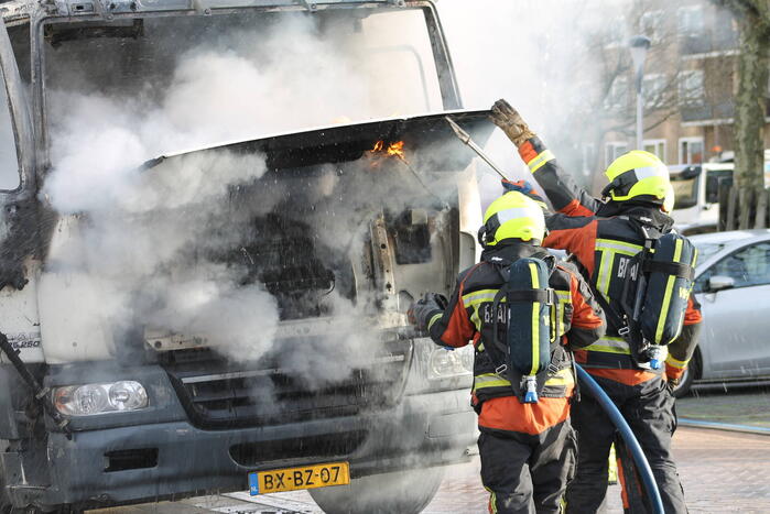 Cabine van vuilniswagen volledig uitgebrand