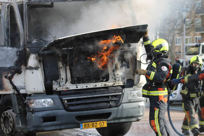Cabine van vuilniswagen volledig uitgebrand