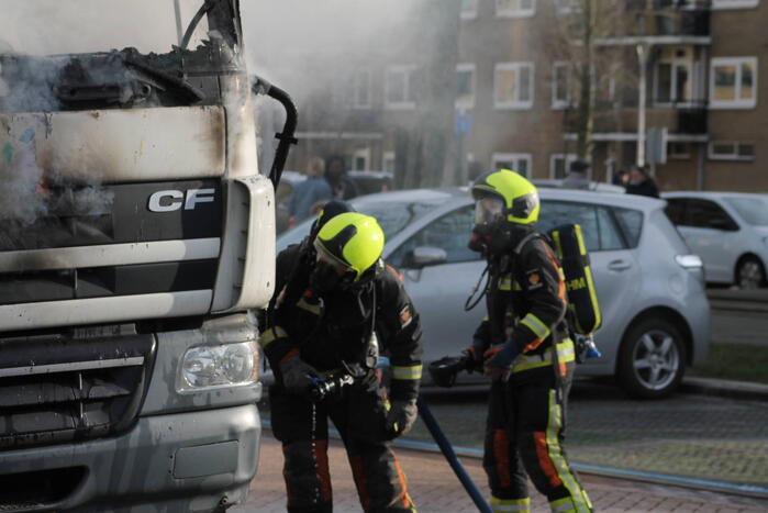 Cabine van vuilniswagen volledig uitgebrand