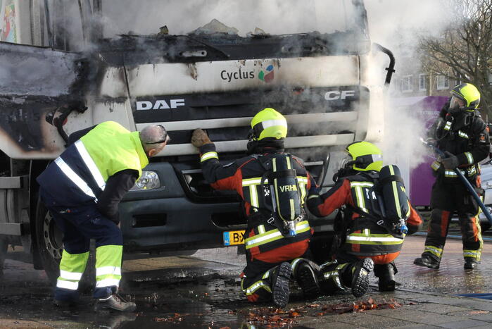 Cabine van vuilniswagen volledig uitgebrand