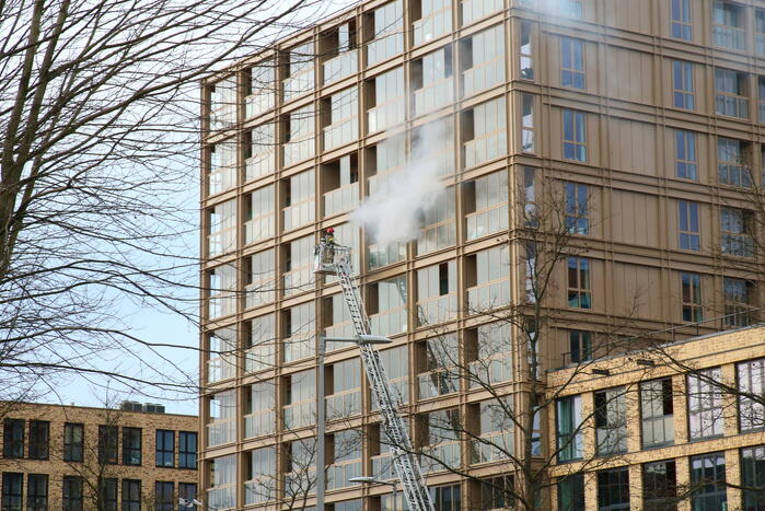 Zeer grote brand op zevende etage flat