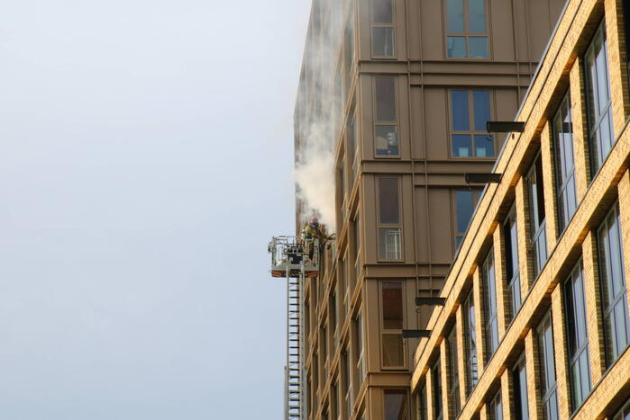 Zeer grote brand op zevende etage flat
