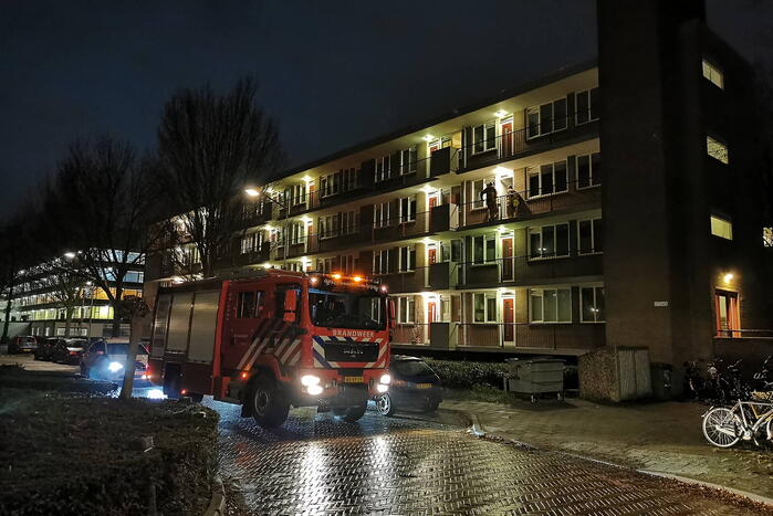 Brandweer verschaft zich toegang tot woning