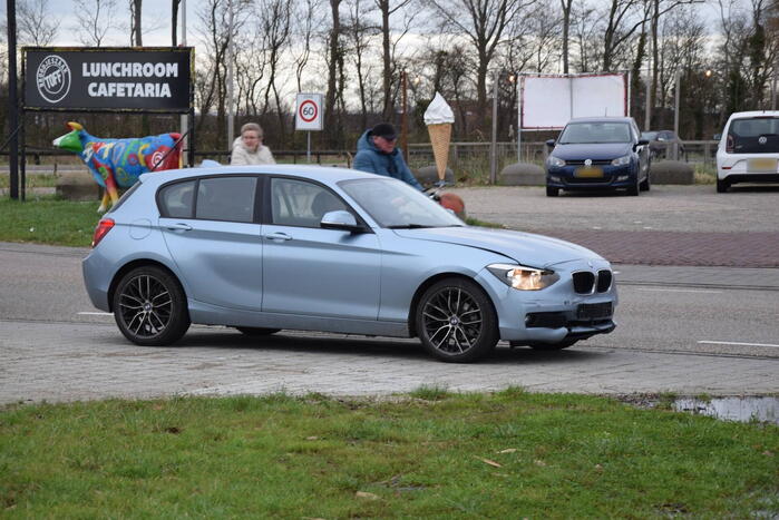 Vrouw gecontroleerd na kop-staart botsing