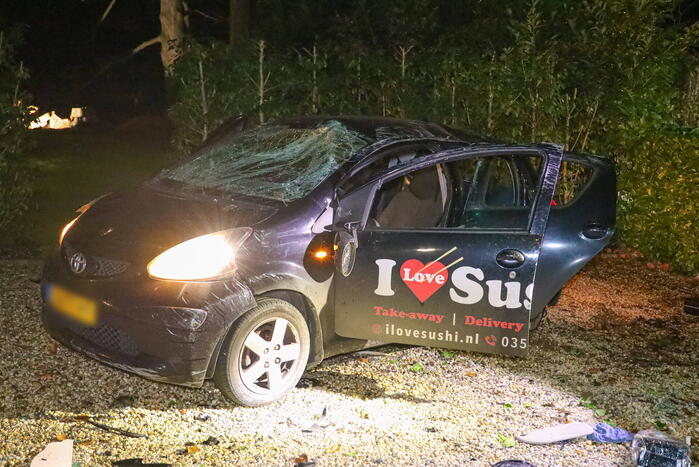Sushi bezorger belandt in voortuin van woning