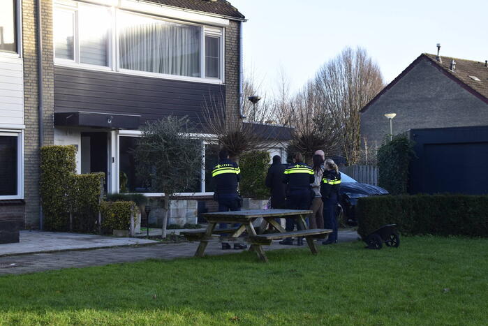 Gordijnen vatten vlam in woning