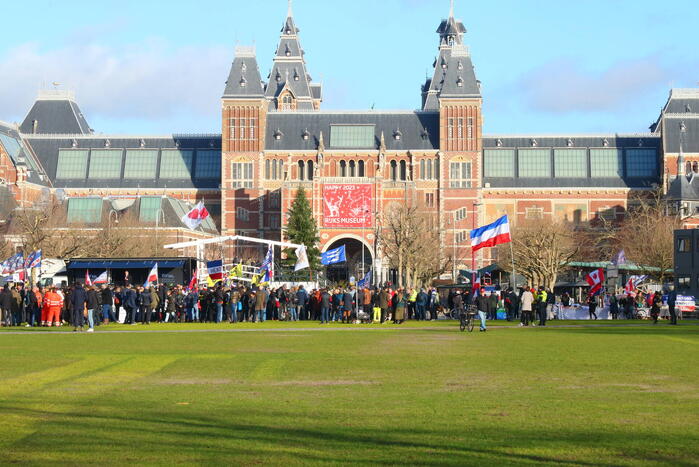 Demonstratie op Museumplein tegen regeringsbeleid