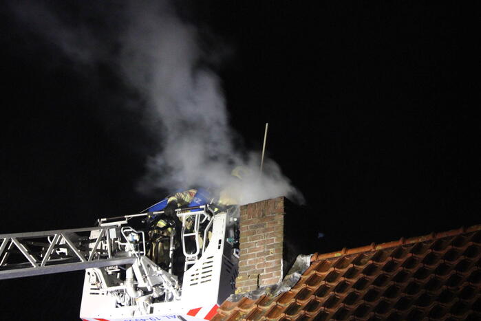 Vonkenregen bij schoorsteenbrand