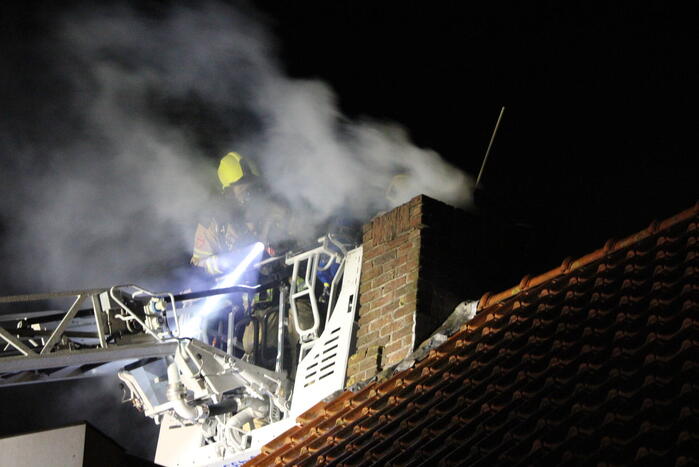 Vonkenregen bij schoorsteenbrand