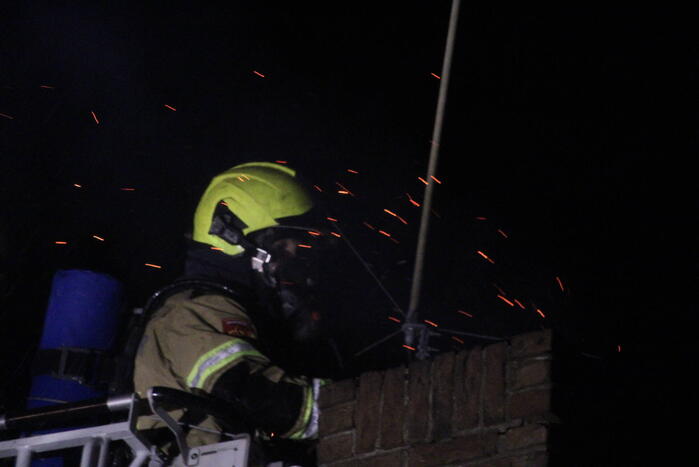 Vonkenregen bij schoorsteenbrand