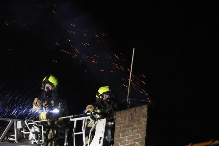 Vonkenregen bij schoorsteenbrand